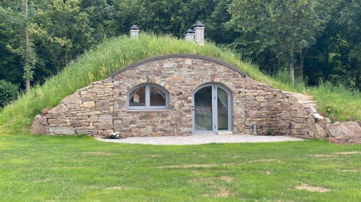 Een ondergronds huis gevormd door natuur en design